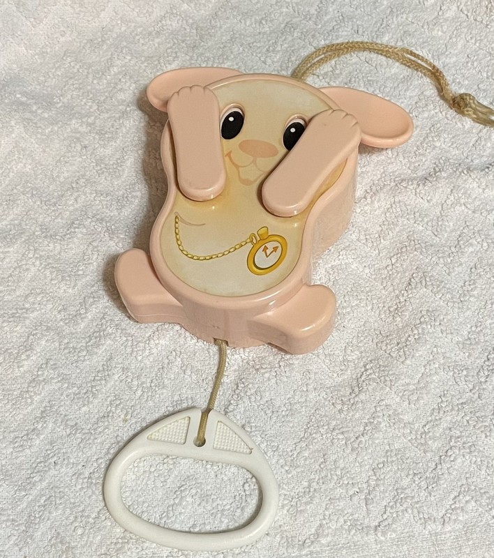 VINTAGE TOMY PEEK A BOO BUNNY PULL STRING TOY WORKS 1980 (N16)