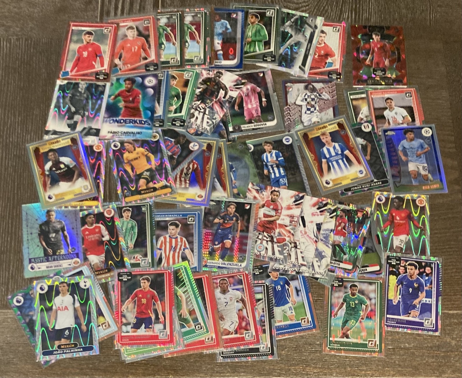 Soccer Card Lot (2 Row Box) Refractors/Prizms, #'ed, Rookies, & Stars! view 6