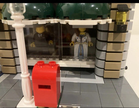 Lego Grand Emporium 10211 Modular Building 100% Complete Creator Expert Set 2010