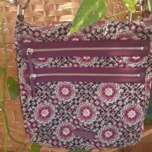 VERA BRADLEY Double Zip Hipster & Plum medallion crossbody purse bag
