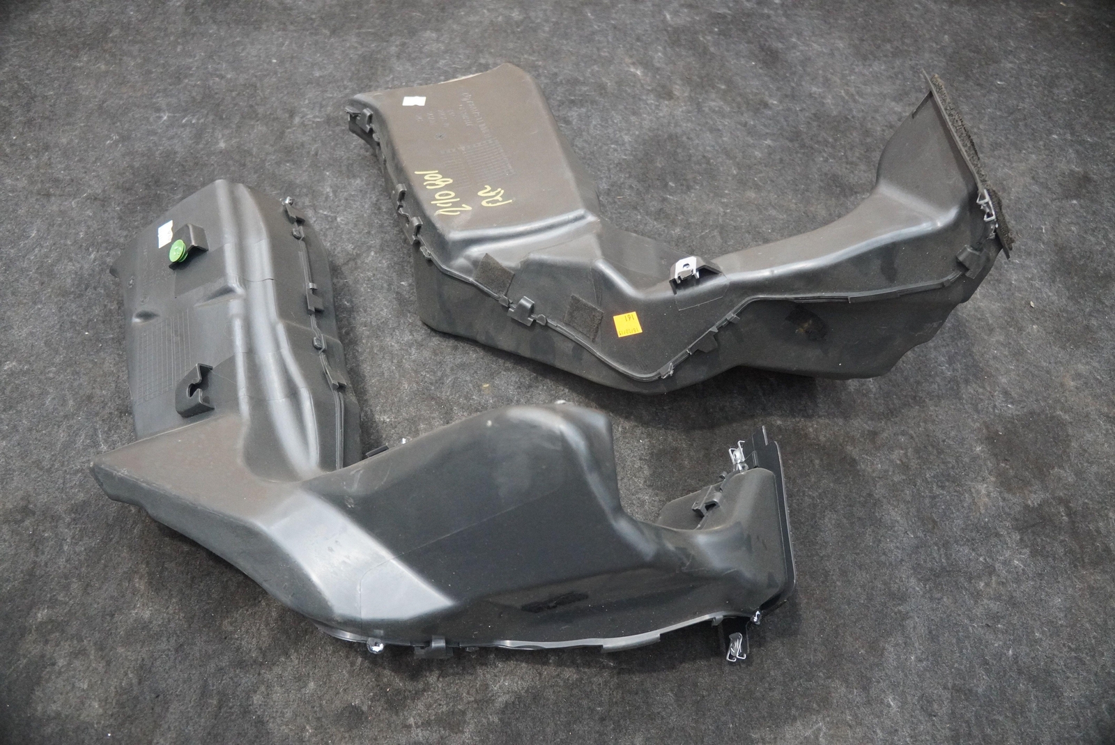 Set 2 Left Right Quarter Air Duct Guide 51437364173 51437364174 OEM BMW i8 2015