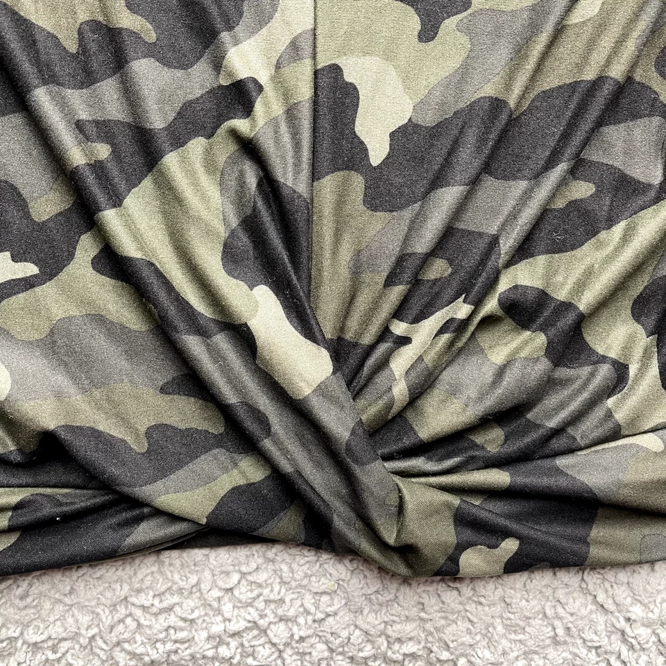 Camisa camuflada Old Navy Active Breath On para mujer verde negra reunida talla grande Foto 2 de 4