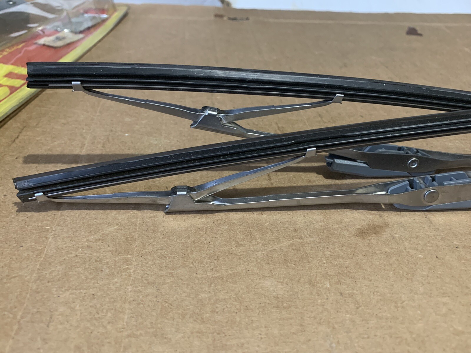 NOS BOSCH WIPER BLADES ALFA ROMEO BMW FIAT ASTON MARTIN BENTLEY JAGUAR WBA 105