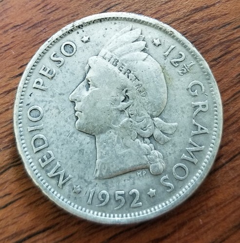 Dominican Republic Medio Peso (50 Centavos) 1952 90.0% Fine Silver - Picture 2 of 2