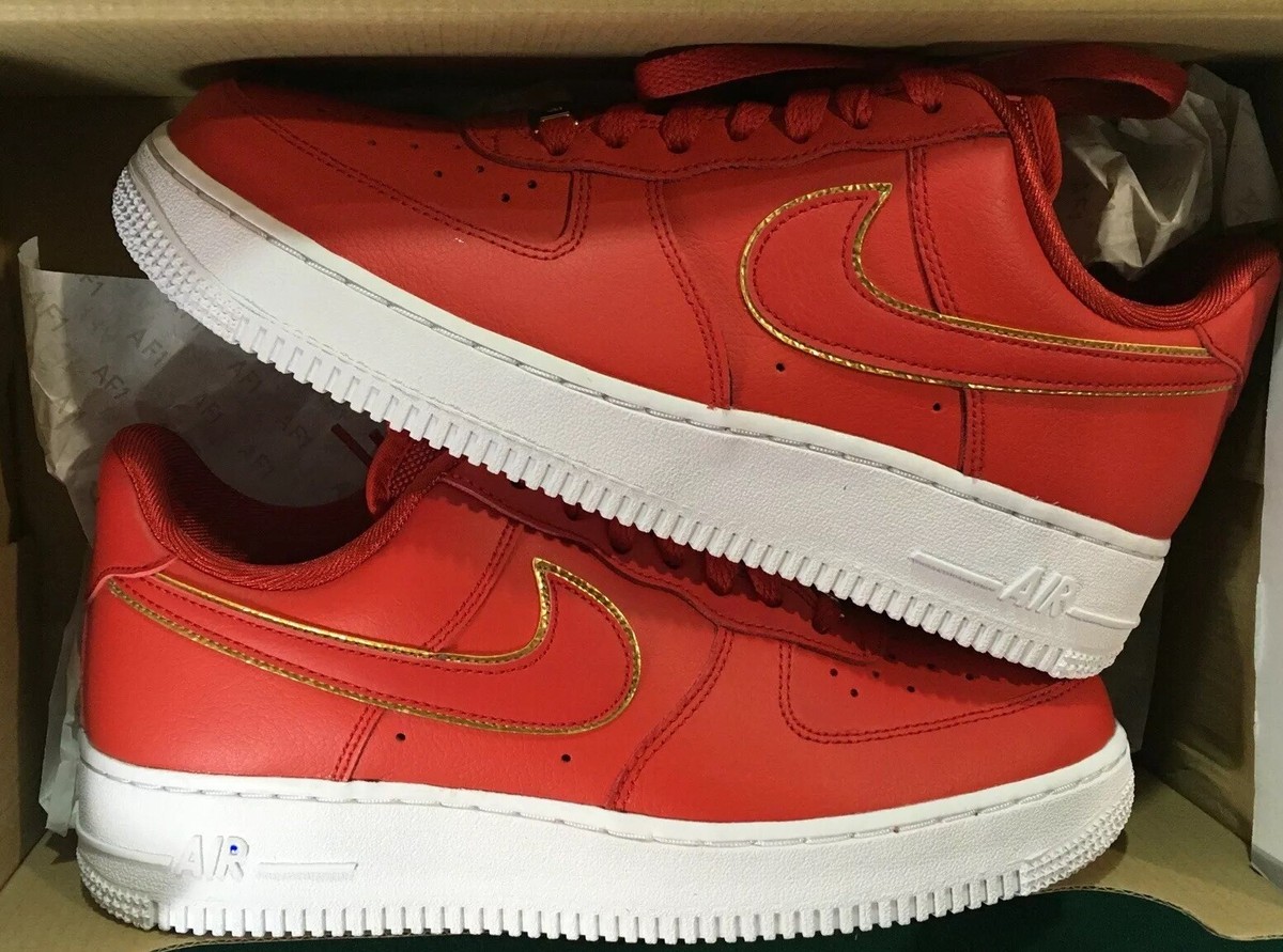 WMNS Air Force 1 '07 ESS Icon Clash University/Red Gold AO2132-602