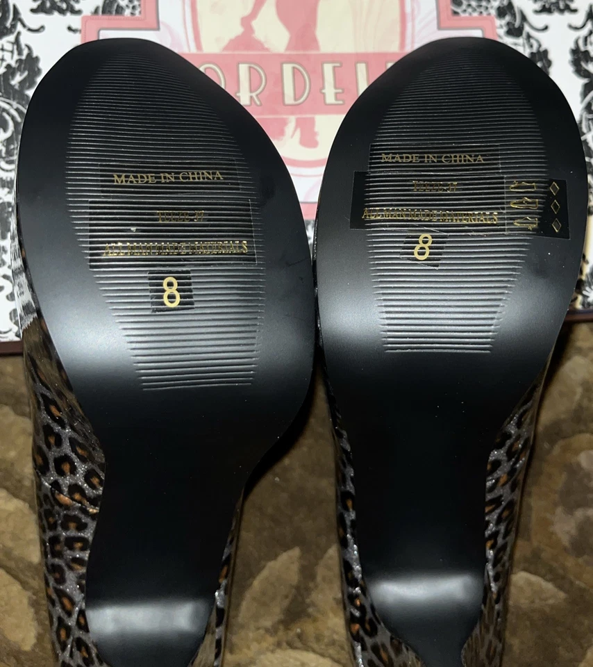 Bomba de plataforma Bordello plateada con patrón de guepardo perlado, talla 8 - NUEVA Foto 2 de 4