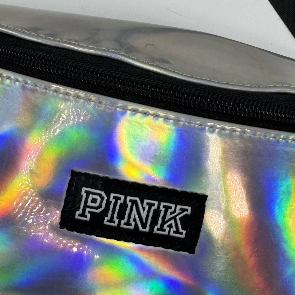 Riñonera holográfica iridiscente rosa de Victoria’s Secret plateada Foto 4 de 4