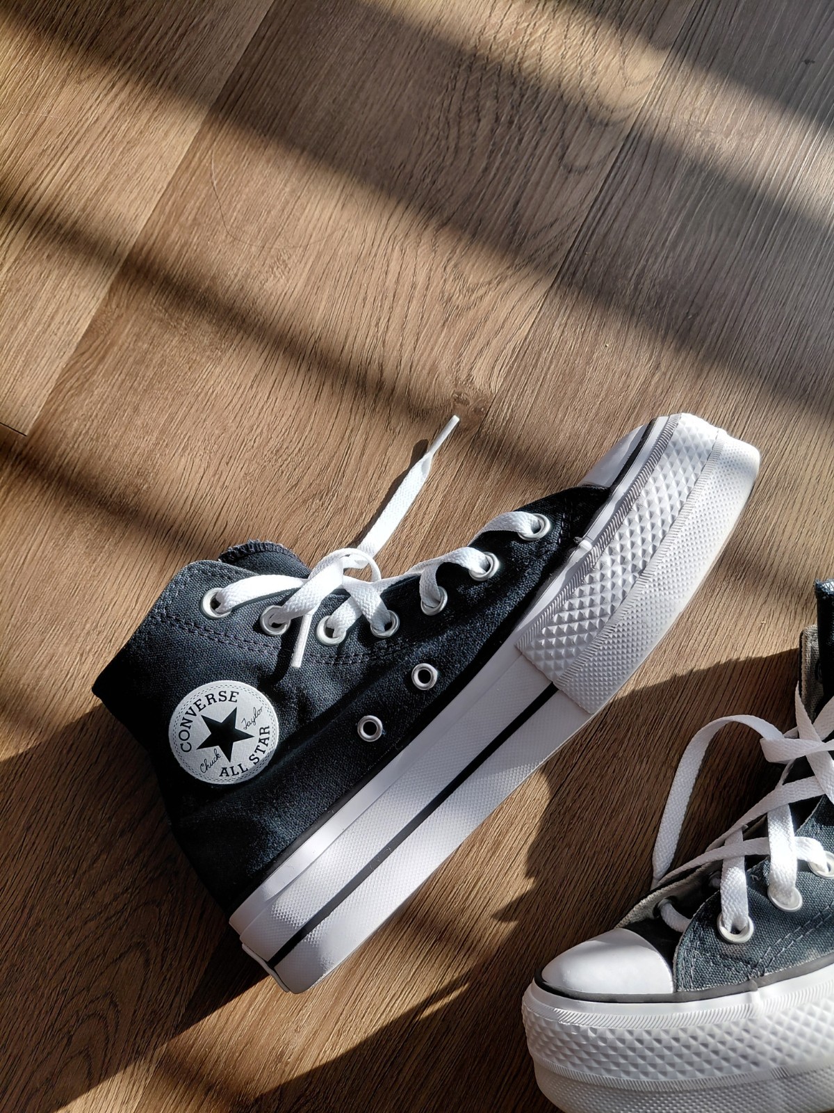 Converse platform trainers - image 2