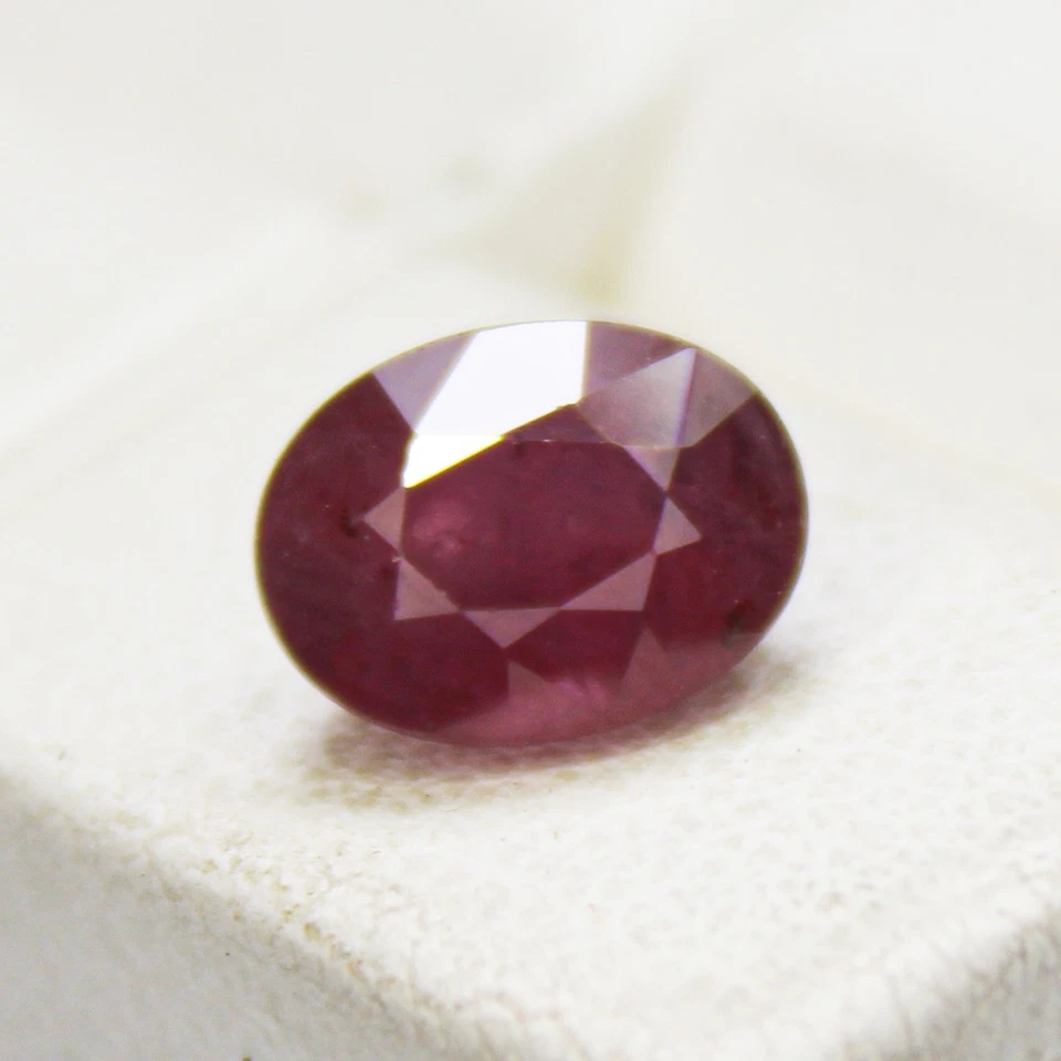 Natural Faceted Red Ruby Piece In Oval Shape 2.00 Carats 8X6X5 mm Size - Image 3 of 4