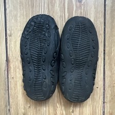 **  Child’s Black Ocean Pacific Beach Aqua Shoes - Size C7 / 24  **