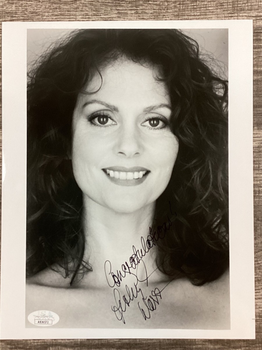 SSG) LESLEY ANN WARREN Signed 8X10 B&W Photo 