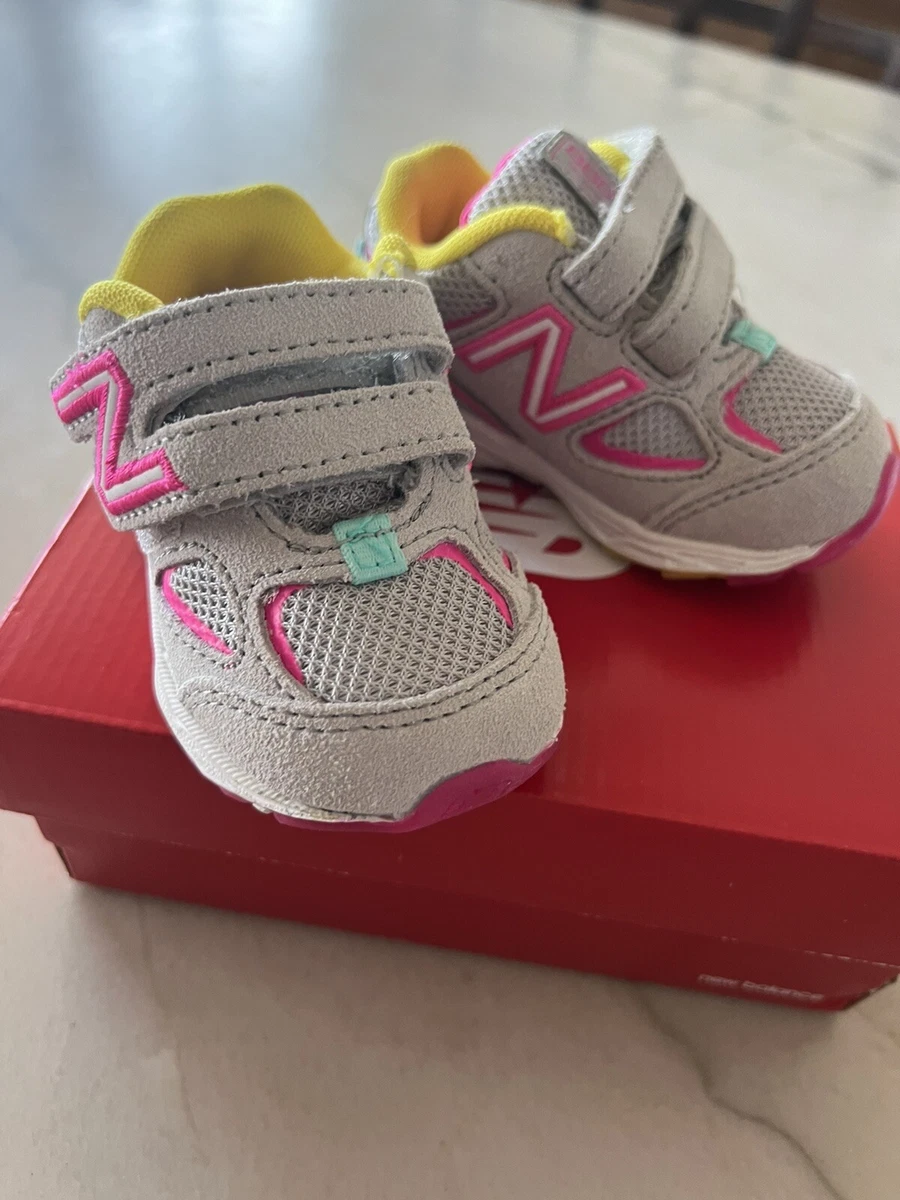 New balance kids' 888v2 hook and top loop running shoe