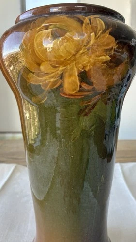 ROSEVILLE ROZANE CO. Vase. 1907. Pottery.