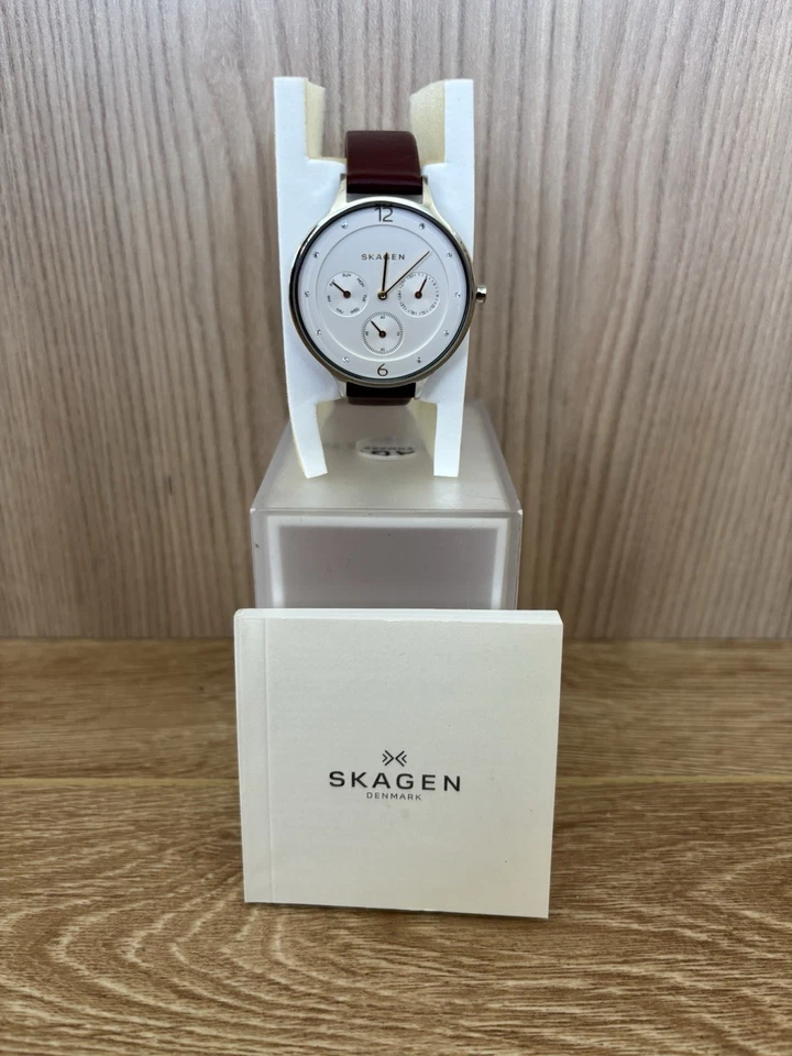 NUEVO - Reloj para mujer multifunción Skagen SKW2394 Anita esfera plateada correa de cuero Foto 2 de 4