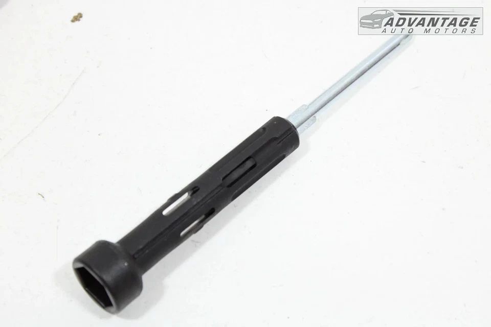 2015-2018 AUDI Q3 QUATTRO EMERGENCY TOW EYE SCREWDRIVER WHEEL TOOL SET OEM - Image 3 of 4