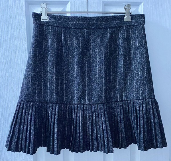W FASHION Ladies Charcoal Grey/White Striped Pleat Winter Mini Skirt Near New 6