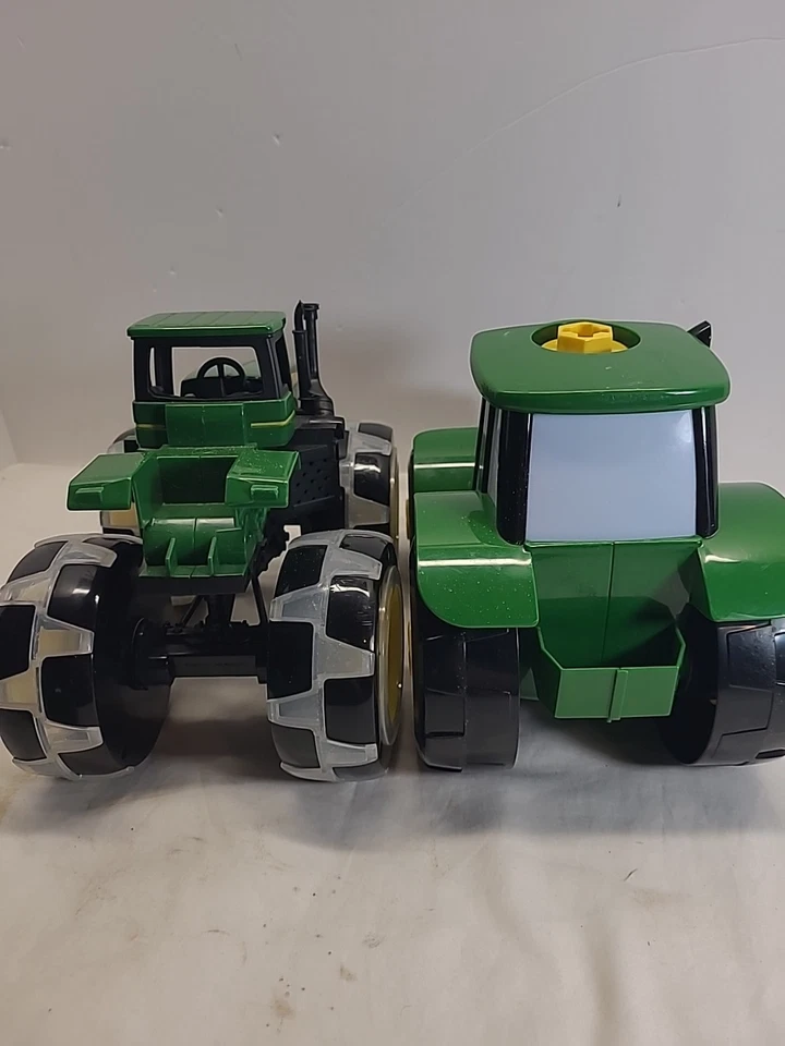 John Deere Toy/Hat Lot Tomy Toy Tractors Farm Equipment Tractor - Image 4 of 4