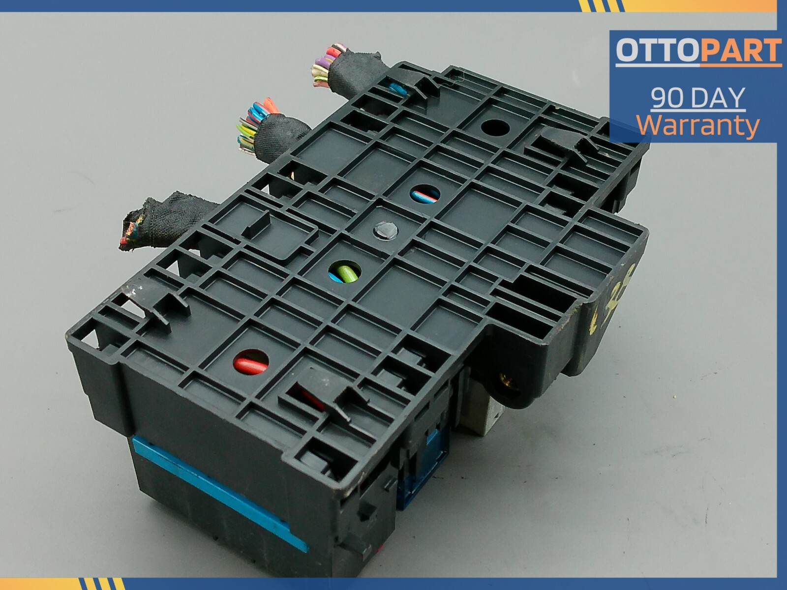 2003-2012 Maserati Quattroporte Front Engine Bay Fuse Relay Block Box OEM