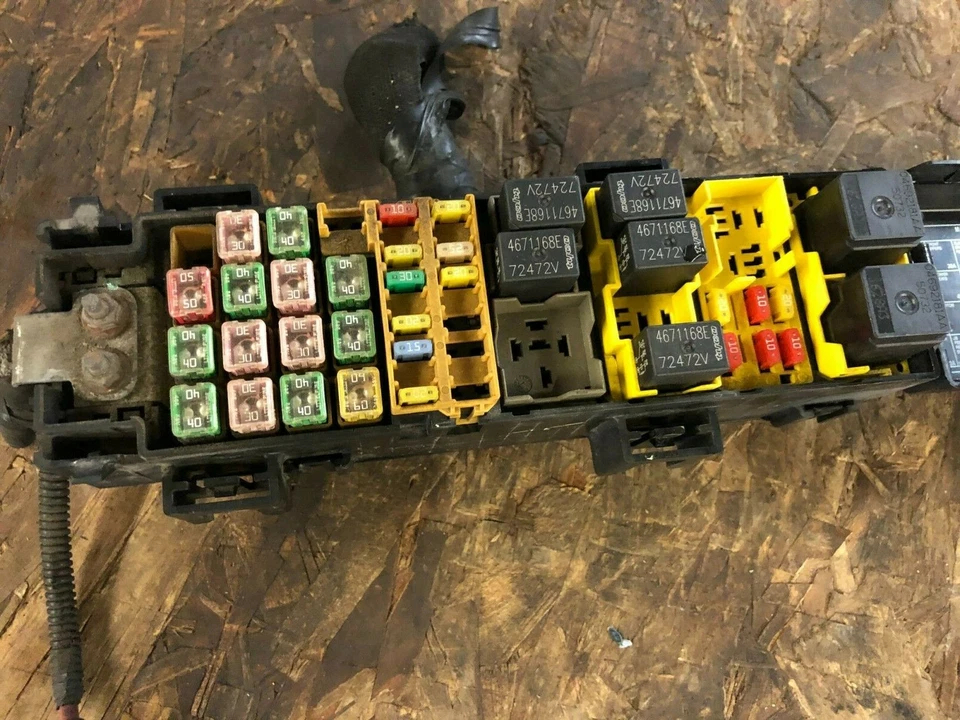 2009 chrysler aspen engine fuse relay box 5.7L 2007-2009 dodge durango - Imagen 2 de 3