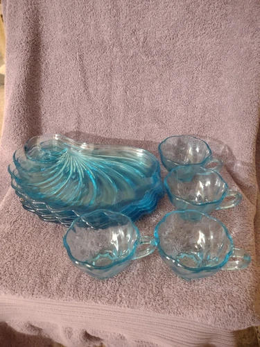 4 pc Vintage Hazel Atlas Capri Blue Glass Sea Shell Snack Set Plate & Swirl Cups