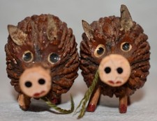 Walnut Pig shaped faux salt and pepper shaker set cork snoot less than 2 in tall