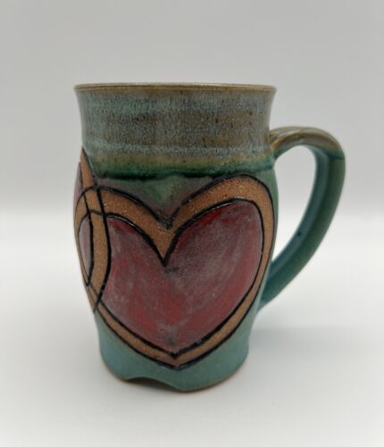 Tasse poterie art vitrée Bonnie Hotz à roue jetée sarcelle avec cœurs rouges - Photo 1/9