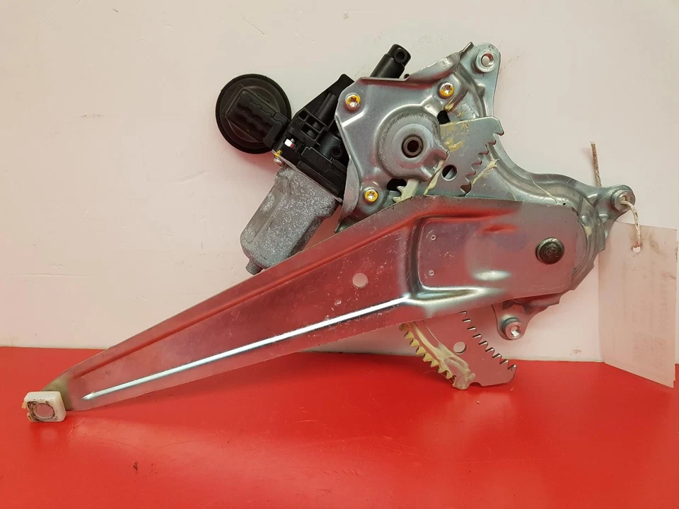 Toyota RAV 2016 4 5 puertas Estate pasajero ventana trasera regulador + motor Foto 2 de 4