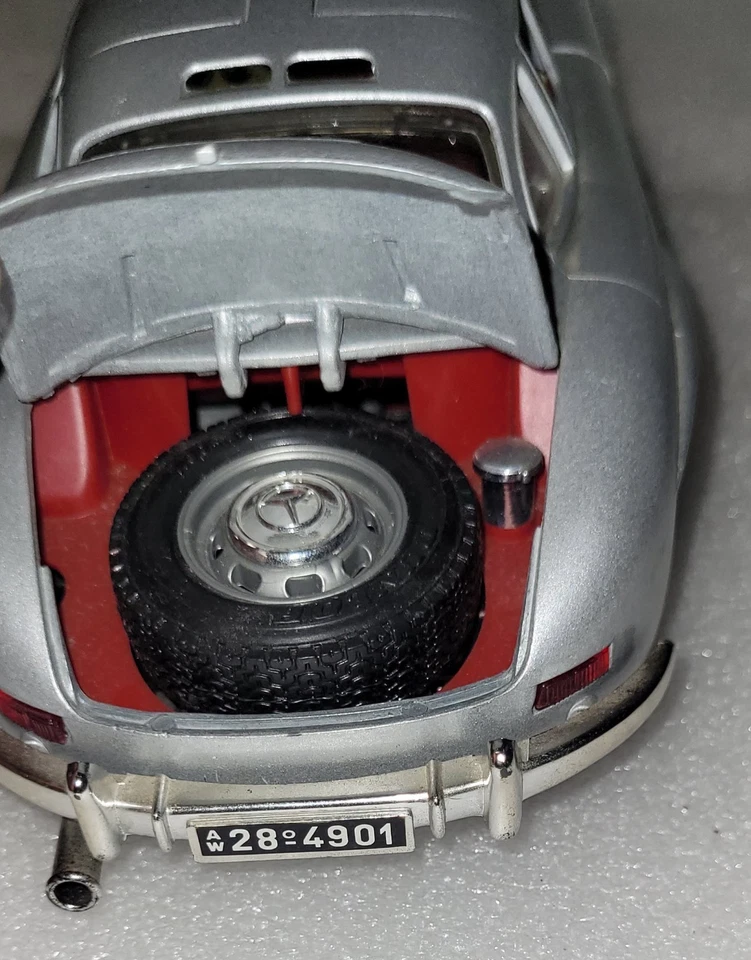 Burago Diecast 1954 Mercedes-Benz 300 SL Ala de Gaviota Escala 1/18 Plateado, Usado Sin Caja Foto 4 de 4
