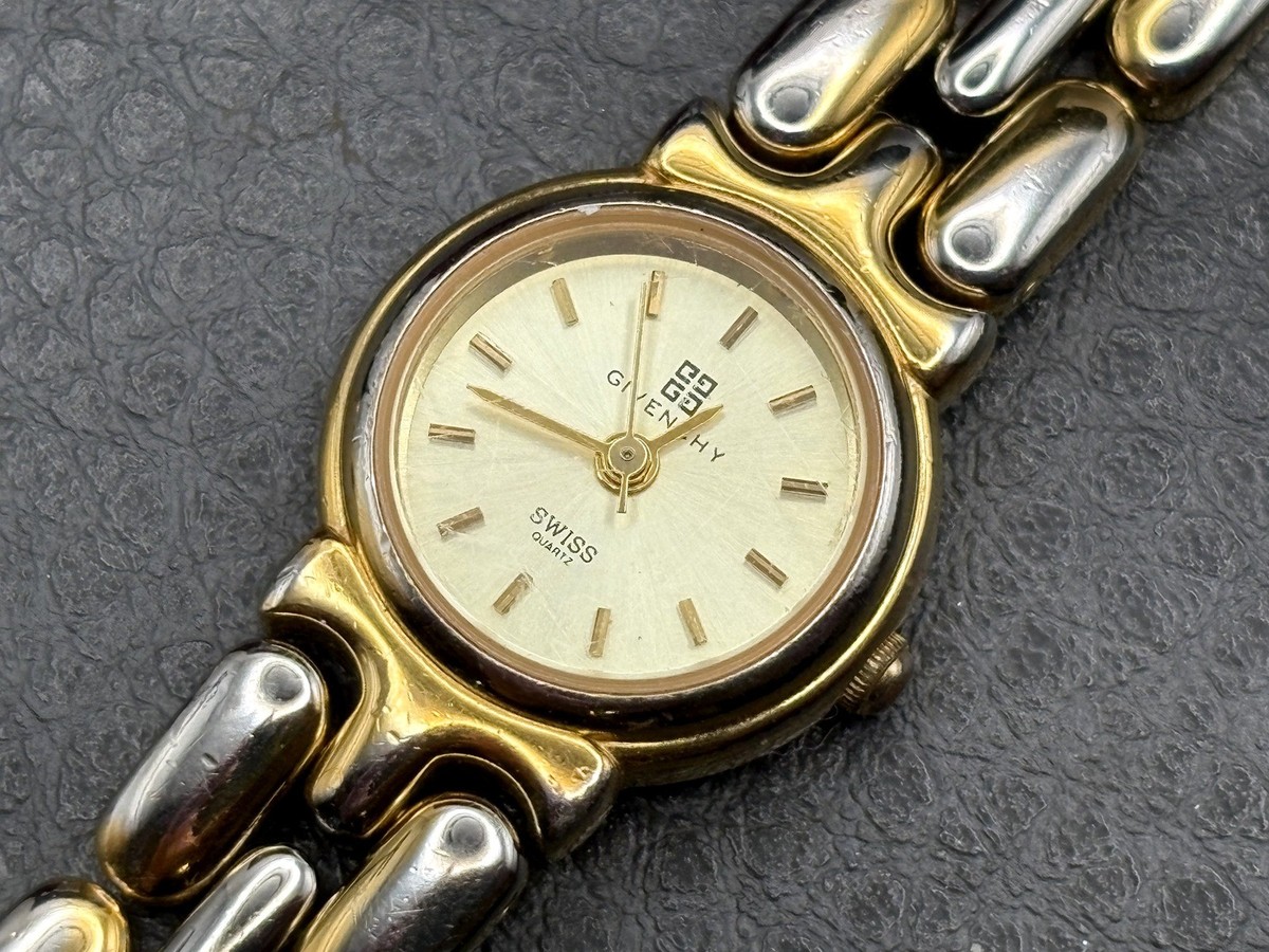 ❣️GIVENCHY ジバンシー❣️ユニセックス　スクエアクォーツ腕時計　スイス製 Givenchy Swiss Quartz Two-Tone Gold Tone Silver Oval Watch Women
