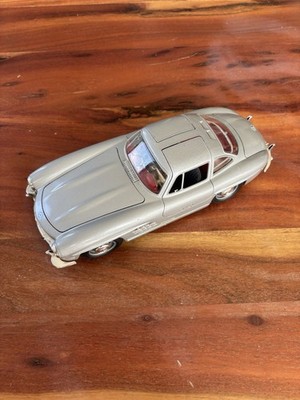 Modellauto 1:18 Mercedes 300 SL Burago