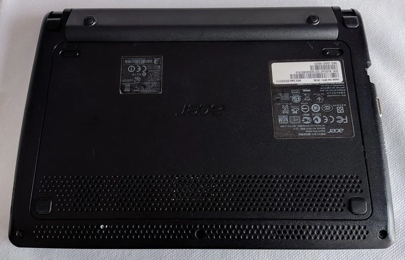 NETBOOK ACER ASPIRE ONE D270 WINDOWS 10 SSD 128 GB 4GB RAM - Immagine 4 di 4