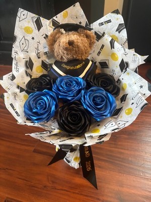 Bouquet of 6 roses with a teddy bear for graduation