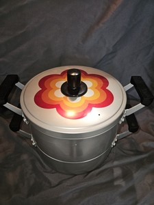 Vtg 70s Japanese Hokusei Aluminum Bun Warmer Mod Flower Power Sunburst 22cm
