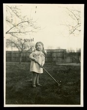 Girl with Rake in Garden in Summer 1931 in Vierhöfen - 1930s - Photo 12x9cm
