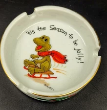 Enesco Suzy's Zoo Imports Christmas Frog Ashtray Collectable 1976 Tobacconia 