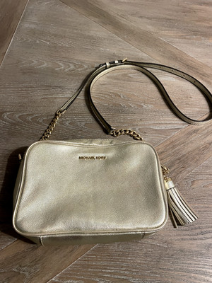 Michael Kors Jet Set Beige/ChampagneLeather Crossbody Bag Purse Gold Chain Strap