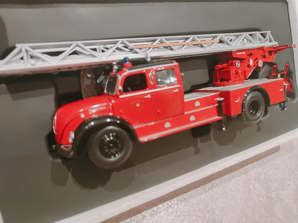 CAMION POMPIERI MINICHAMPS MAGIRUS 6500 S  1954 SCALA 1:43 REF.439 140070 - Immagine 3 di 4