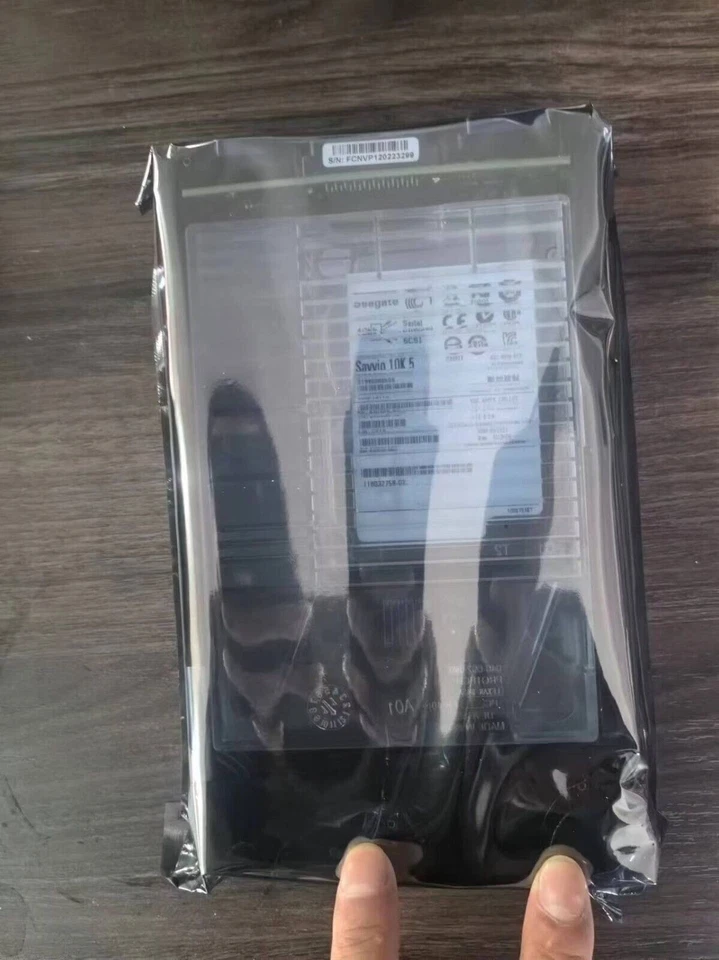 005049302 EMC 900G SAS 3.5" 005049956 005049806 V3-VS10-900 Hard Drive - Image 4 of 4