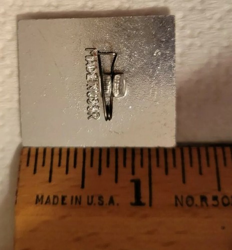 Pair Of Vintage (1980s) USSR Enamelware Lapel Pins - Picture 8 of 9