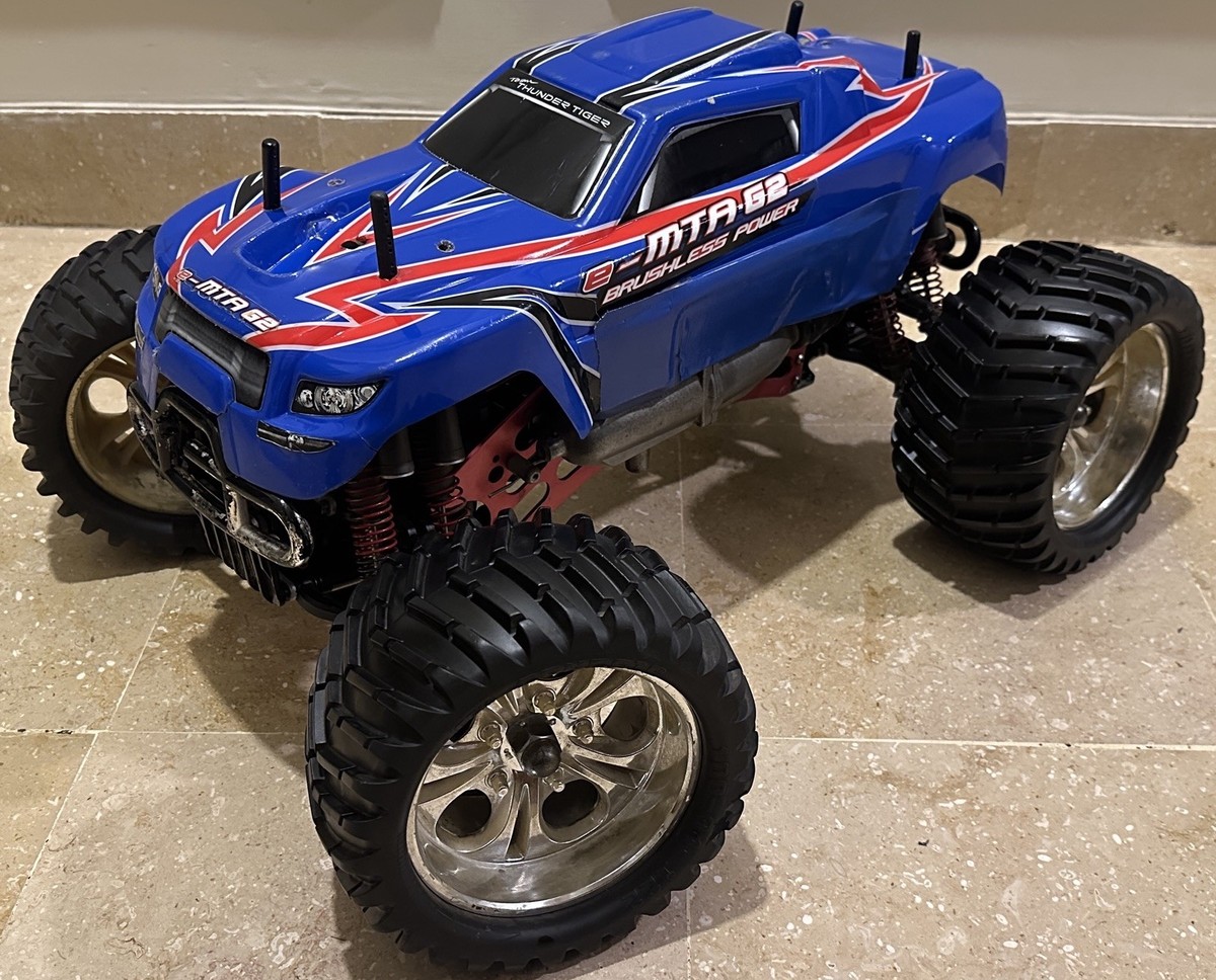 Cen Genesis NX76 Nitro-Powered 1/8 Scale Super Monster Truck