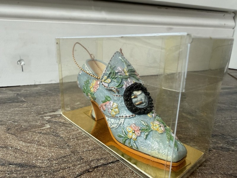 NWT The Metropolitan Museum Of Art Designer Shoe Christmas Ornament Blue Granny