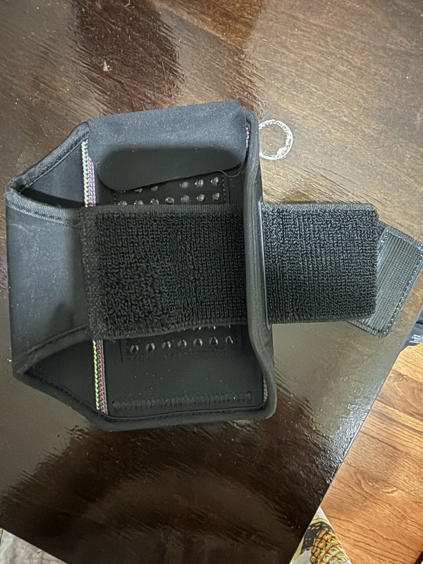 Brand New / Never Used Haissky Running Armband With Earphone Holder, Size M