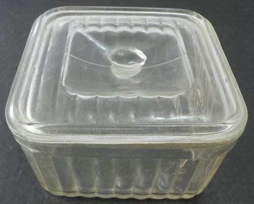 VINTAGE ANCHOR HOCKING RIBBED REFRIGERATOR SQUARE DISH WITH LID