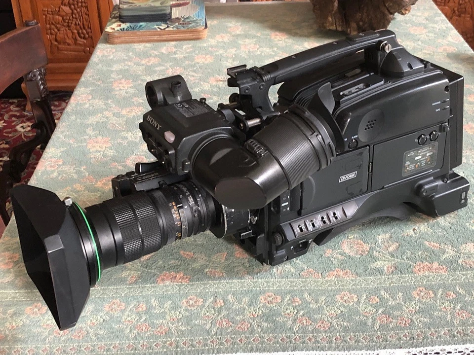Sony DSR-450WSP DVCPRO/DVCAM Digital Camcorder in good working order. - Image 3 of 4