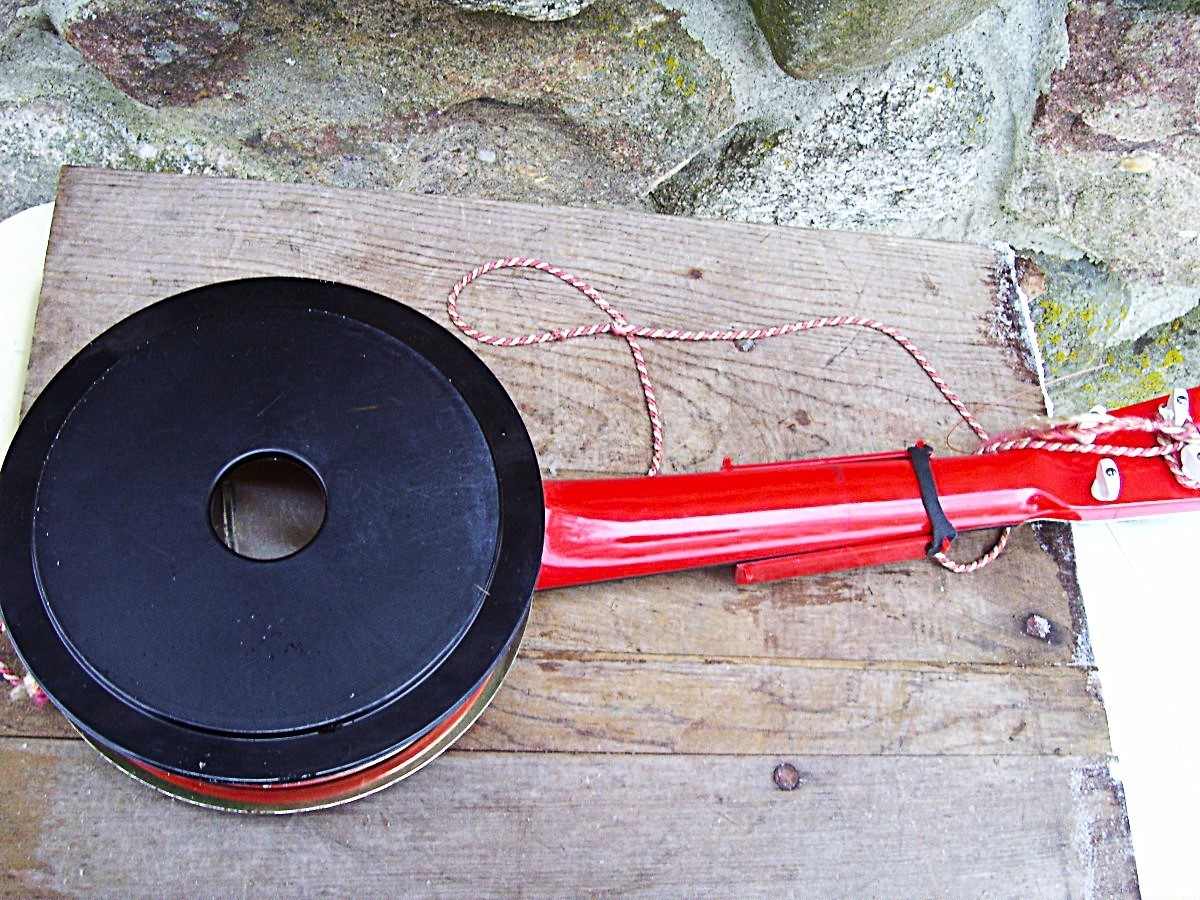 SELDOM SEEN  1950s EMENEE TOY GOLDEN BANJO ~  W/CASE  & CHORD  PAYER  ATTACHMENT