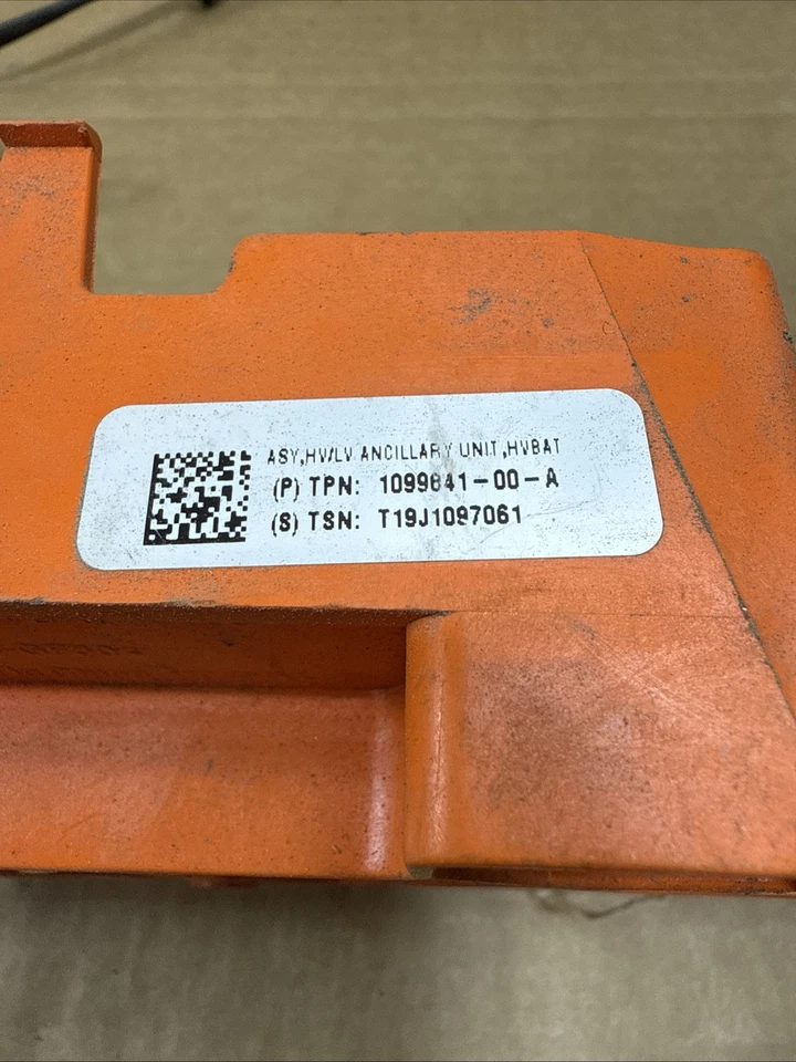 Tesla Model S Voltage Control Unit 1067266-00-A 1065894-00-C 1048136-00-B 2017 - Image 4 of 4