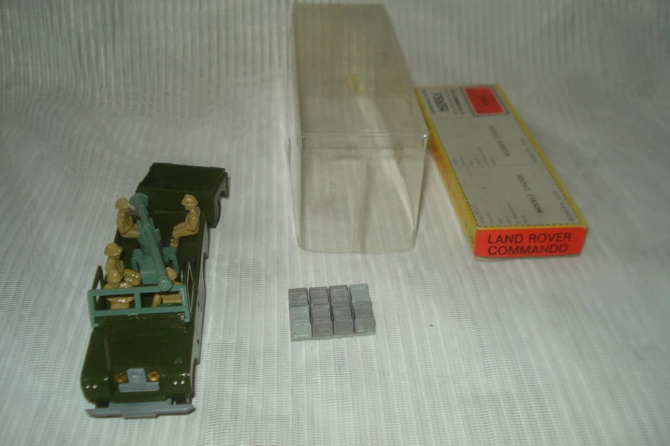 NOREV n°120 : Land Rover Commando vert armée - 1/43 - boîte d'origine - Photo 3/4