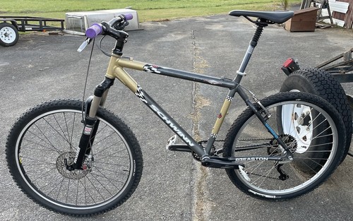 Schwinn Homegrown Mountain Bike 26er Medium Frame 1x9 Shimano, Rock Shox
