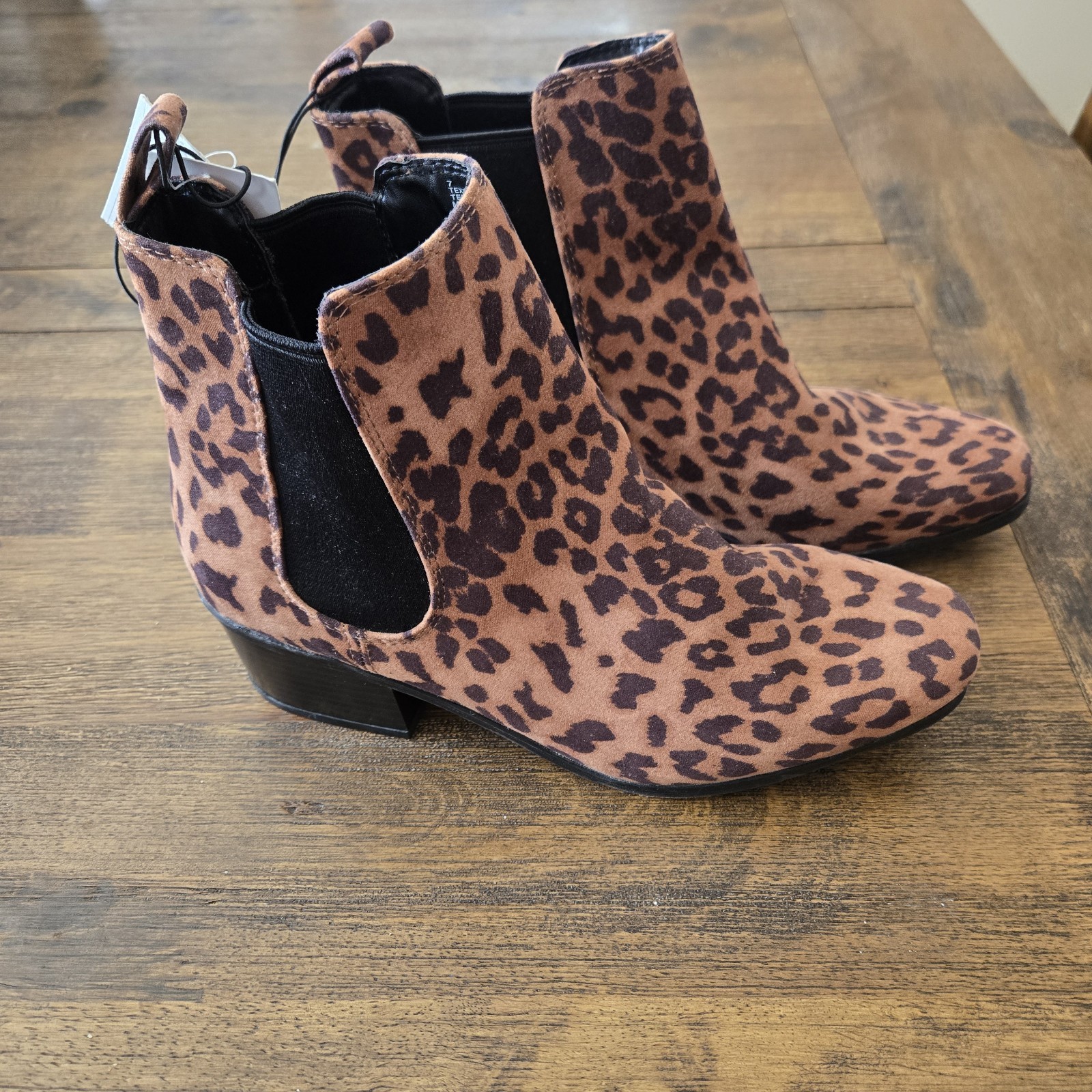 A New Day Ellie Cheetah Chelsea Boots Brown Black Block Heel Women’s 7 NWT