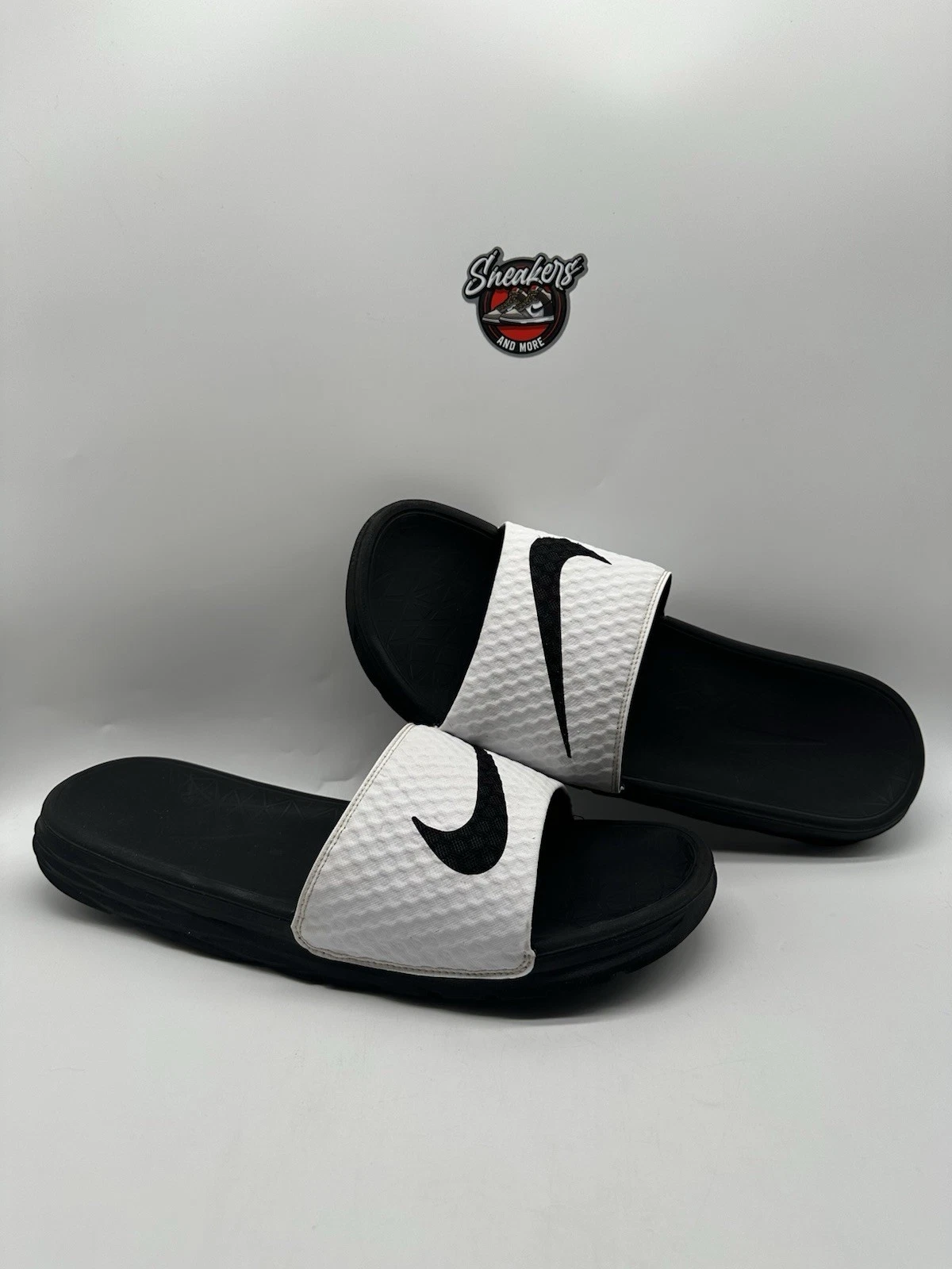 Sandali Nike Benassi Solarsoft slides taglia 13 nero bianco ciabatte su 705474 100